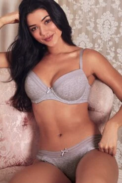 Front Page -POUR MOI Sales 236780 20201126154900