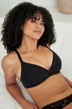 Reflection Non Wired Padded Push Up Bra - Black -POUR MOI Sales 285324 20220504123400